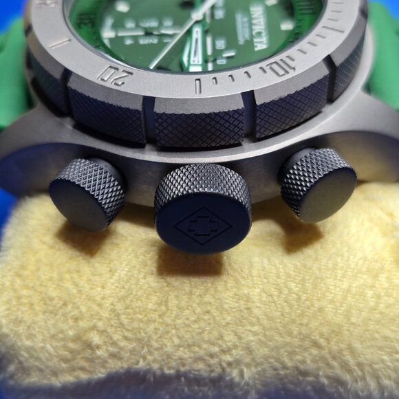 Invicta Chronograph Watch - Picture 4 of 7